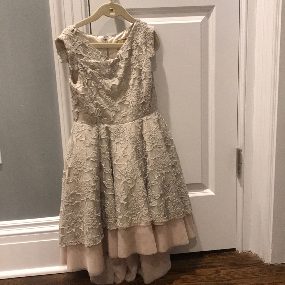 Joyfolie beige lace dress w/gold underlay size 6